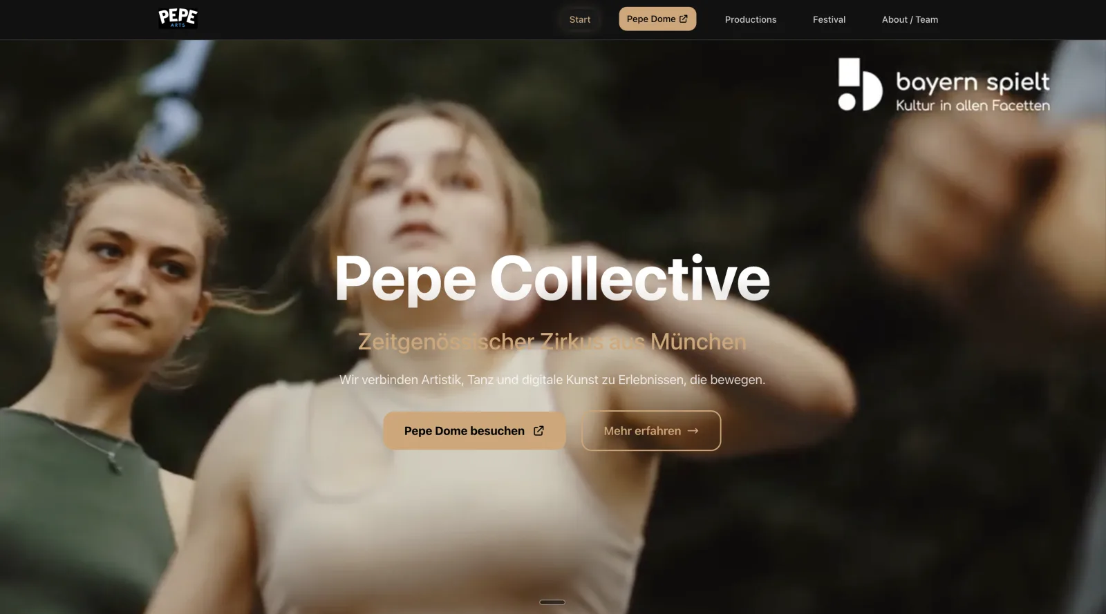 Startseite von Pepearts mit dem Titel Pepe Collective ueber einer Aufnahme zweier Artistinnen